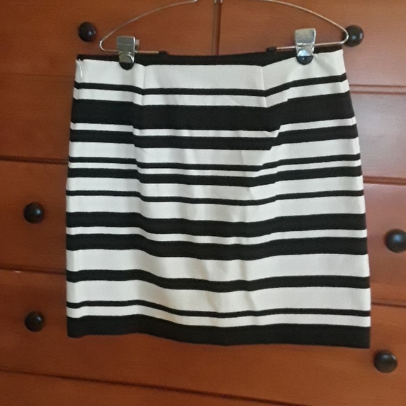 Skirt - Picture 2 of 3